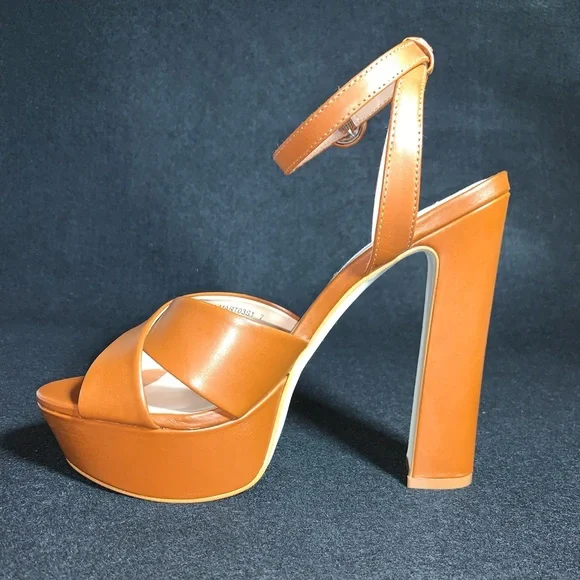 Steve Madden Martina Cognac Leather Sandals. Size 7 - Picture 9 of 11